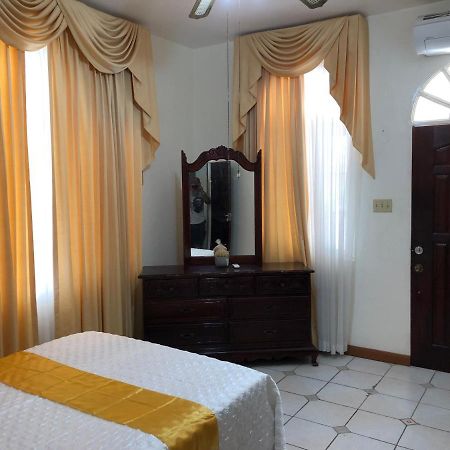 Goldenview Guesthouse Ocho Rios Eksteriør billede