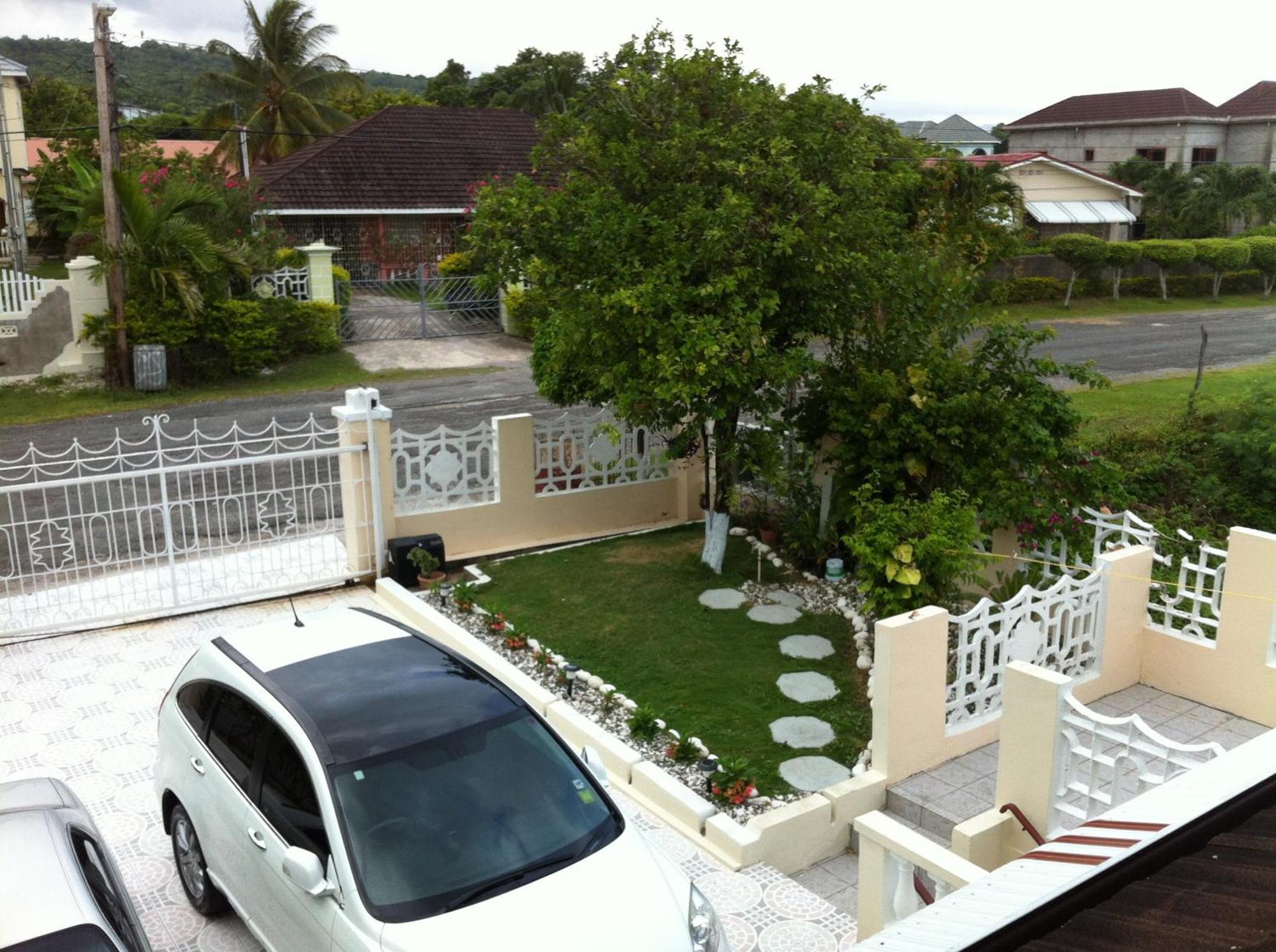 Goldenview Guesthouse Ocho Rios Eksteriør billede