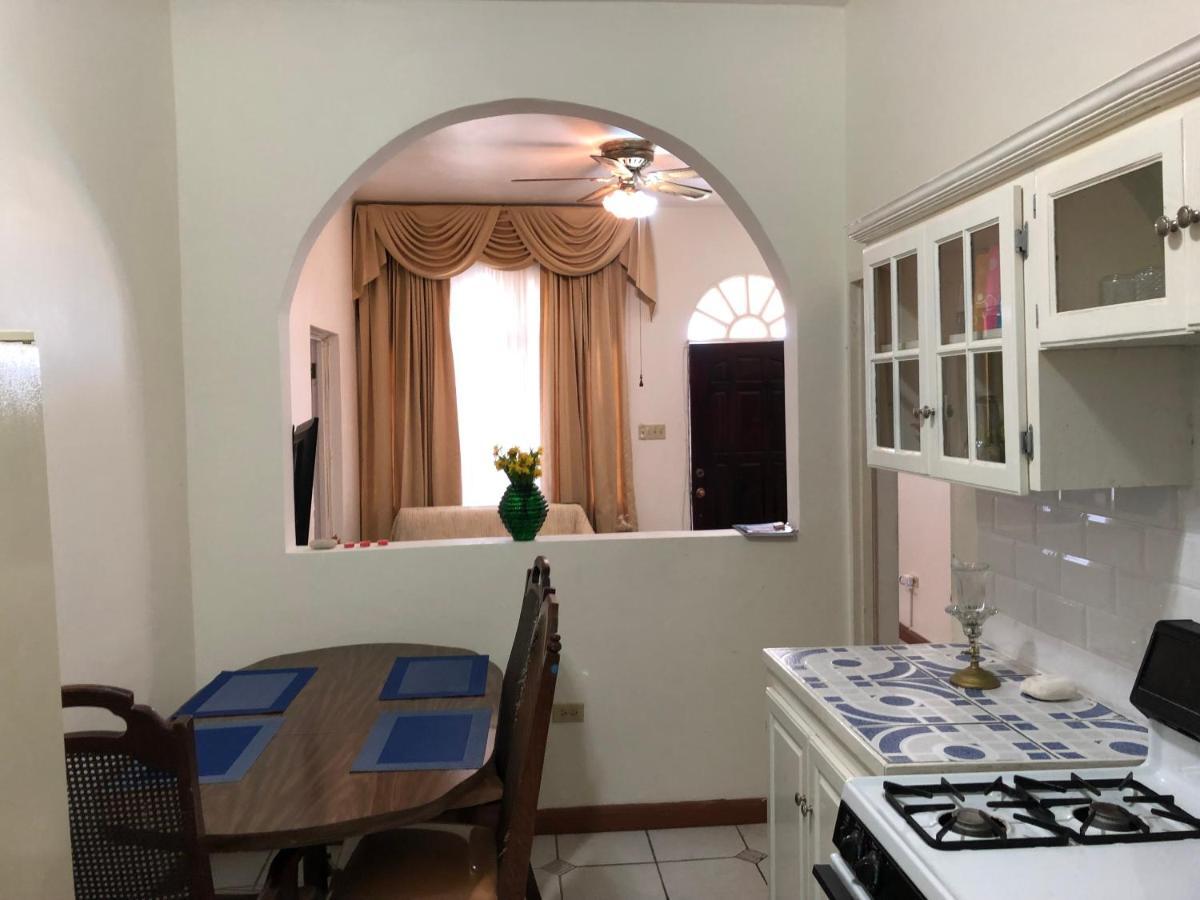 Goldenview Guesthouse Ocho Rios Eksteriør billede