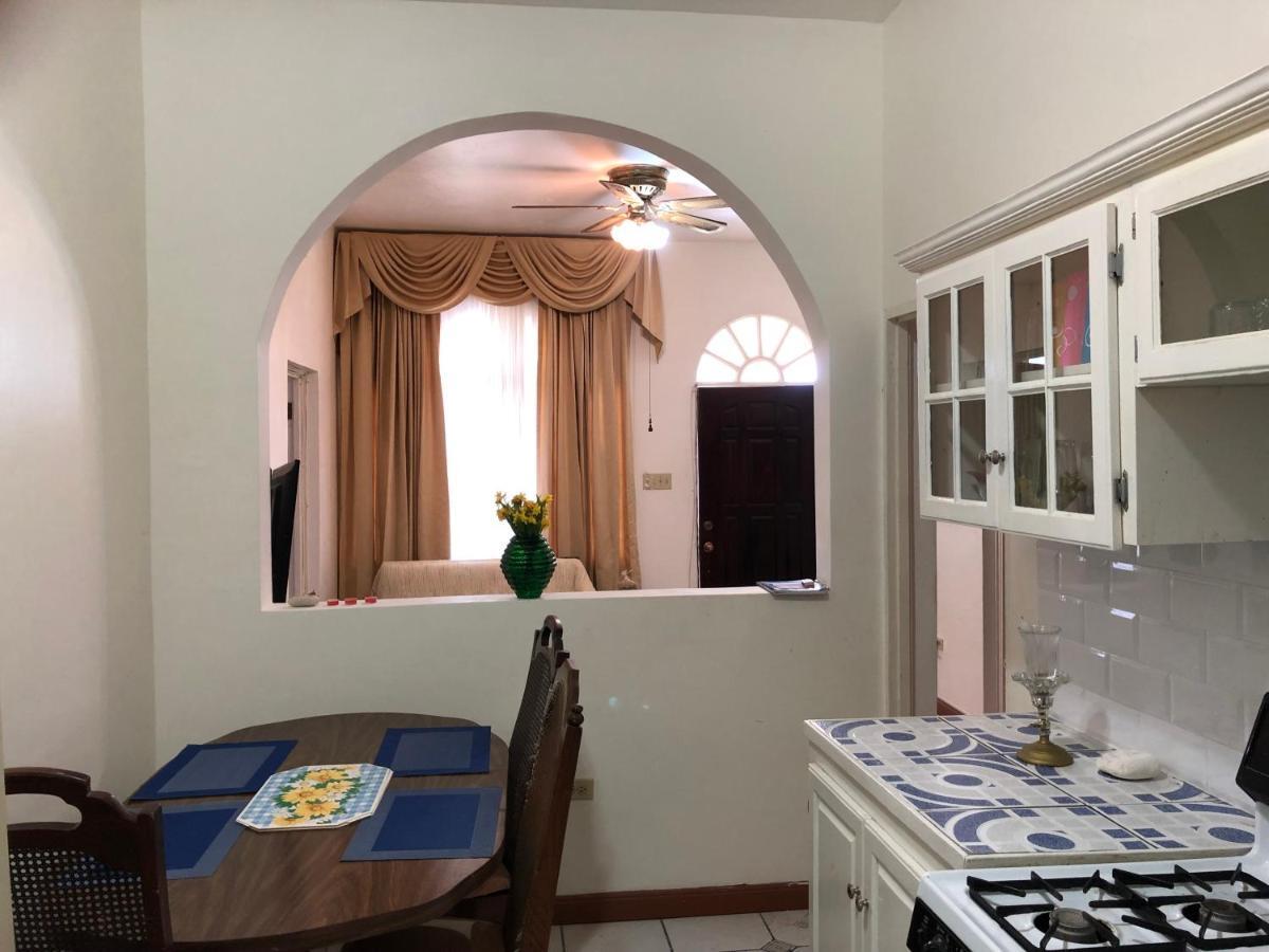 Goldenview Guesthouse Ocho Rios Eksteriør billede