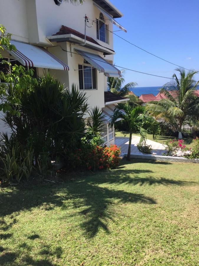 Goldenview Guesthouse Ocho Rios Eksteriør billede